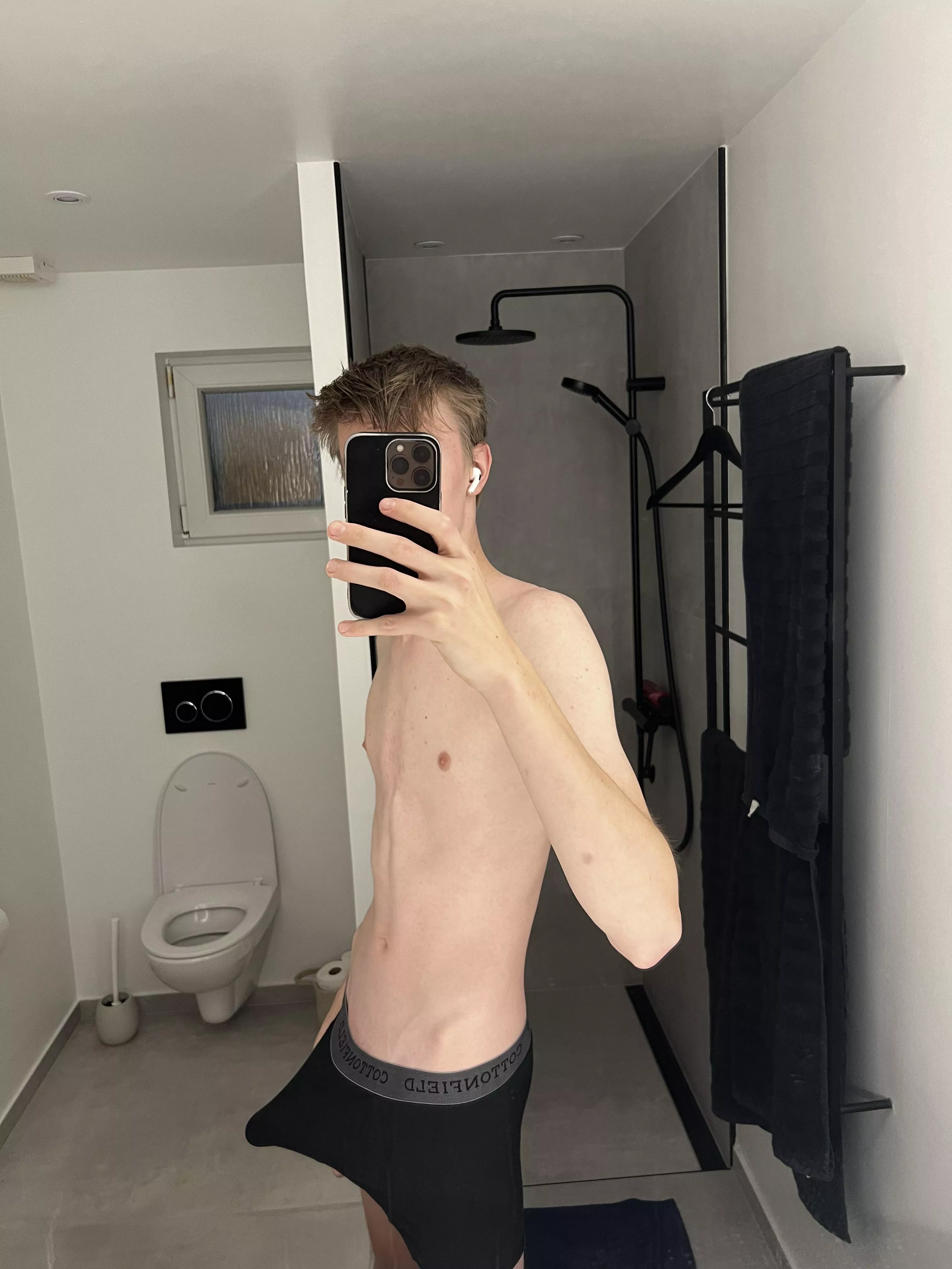 I can barely contain it🙈 posted by Emorere