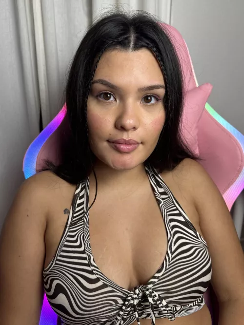 i dont wear a bra around daddys house i refuse to by queeniehun