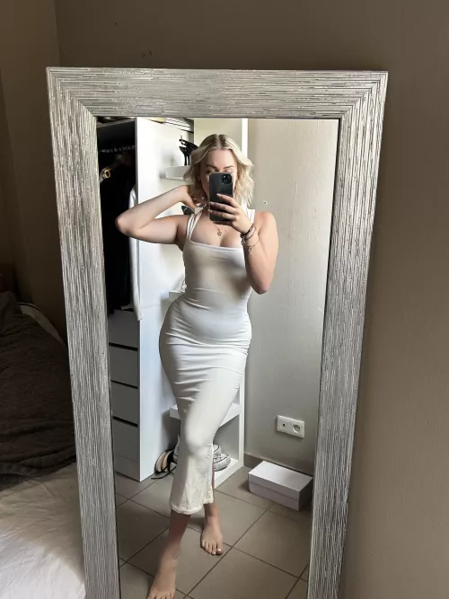 i like guys that like white dresses  by PerkyBabyy_