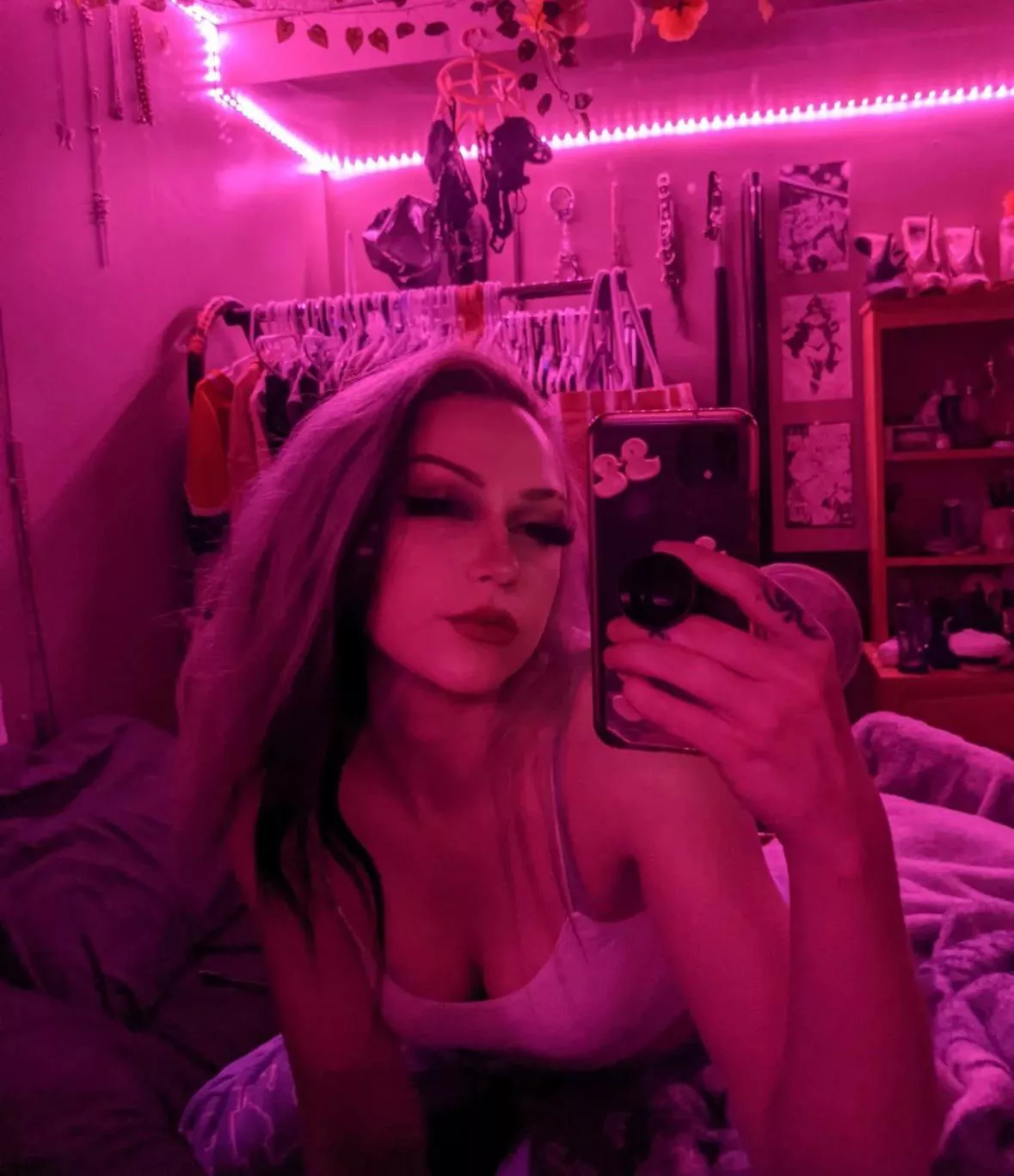 I like this old pic, even though it’s SFW 💕 posted by xxxkitty26