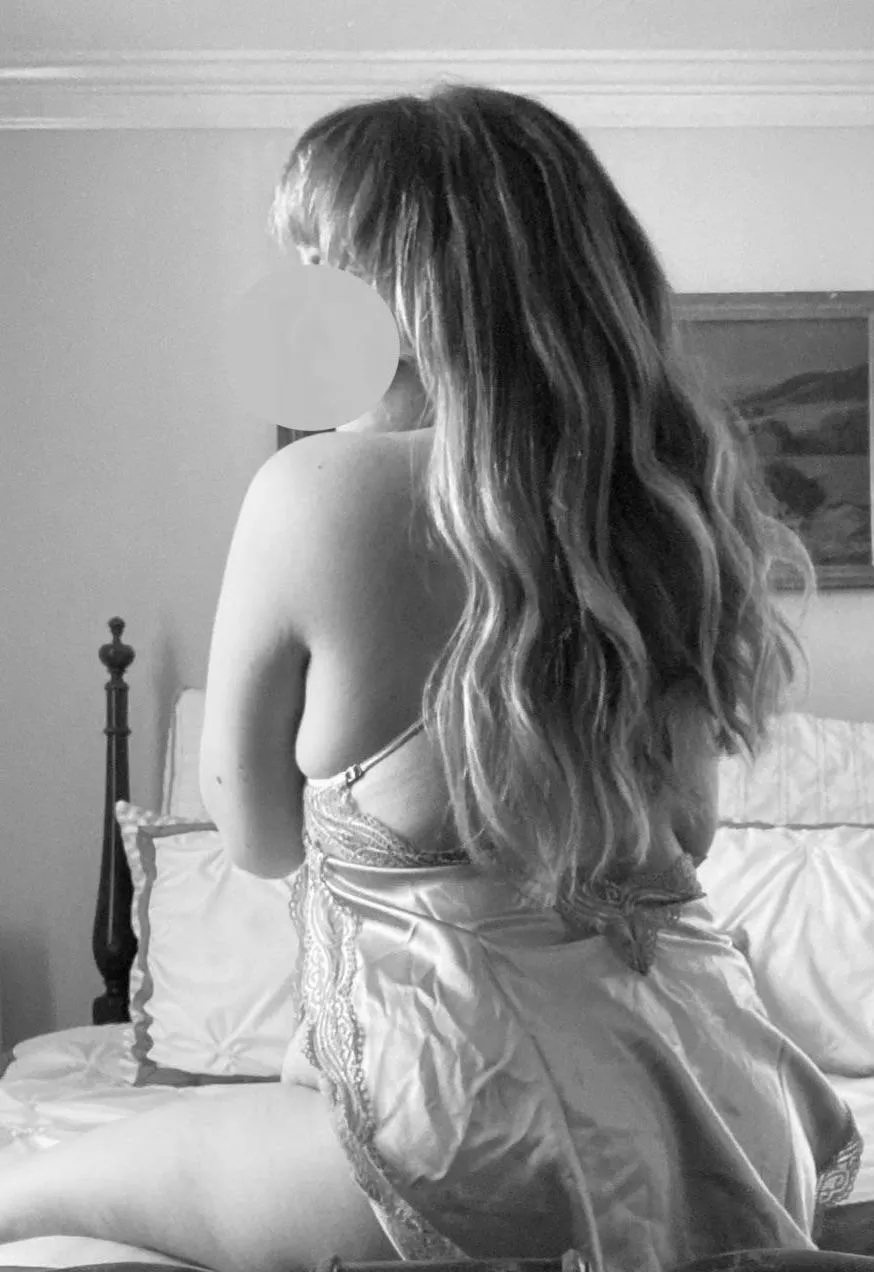 It’s not flannel, but it’s definitely Friday babes 💝 posted by lovey_dovey_Lexi