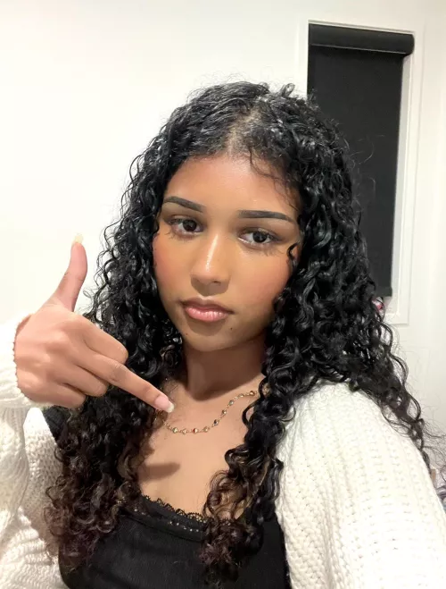 it’s payday bitches!! i’m still stunning, and ur still pathetic so the best way to put away that paycheck is by handing it to me. you know it’s mine the moment u saw this pic by goddessdixi