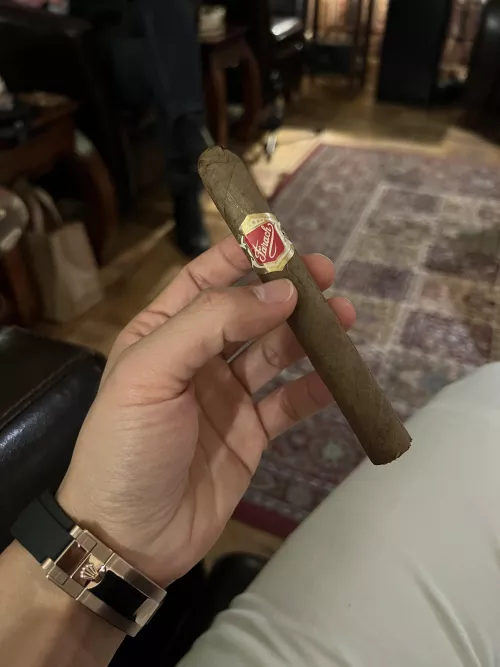 Just picked up a Farnach Exclusivo. Excited to try this lesser-known Cuban brand! by Mezya91