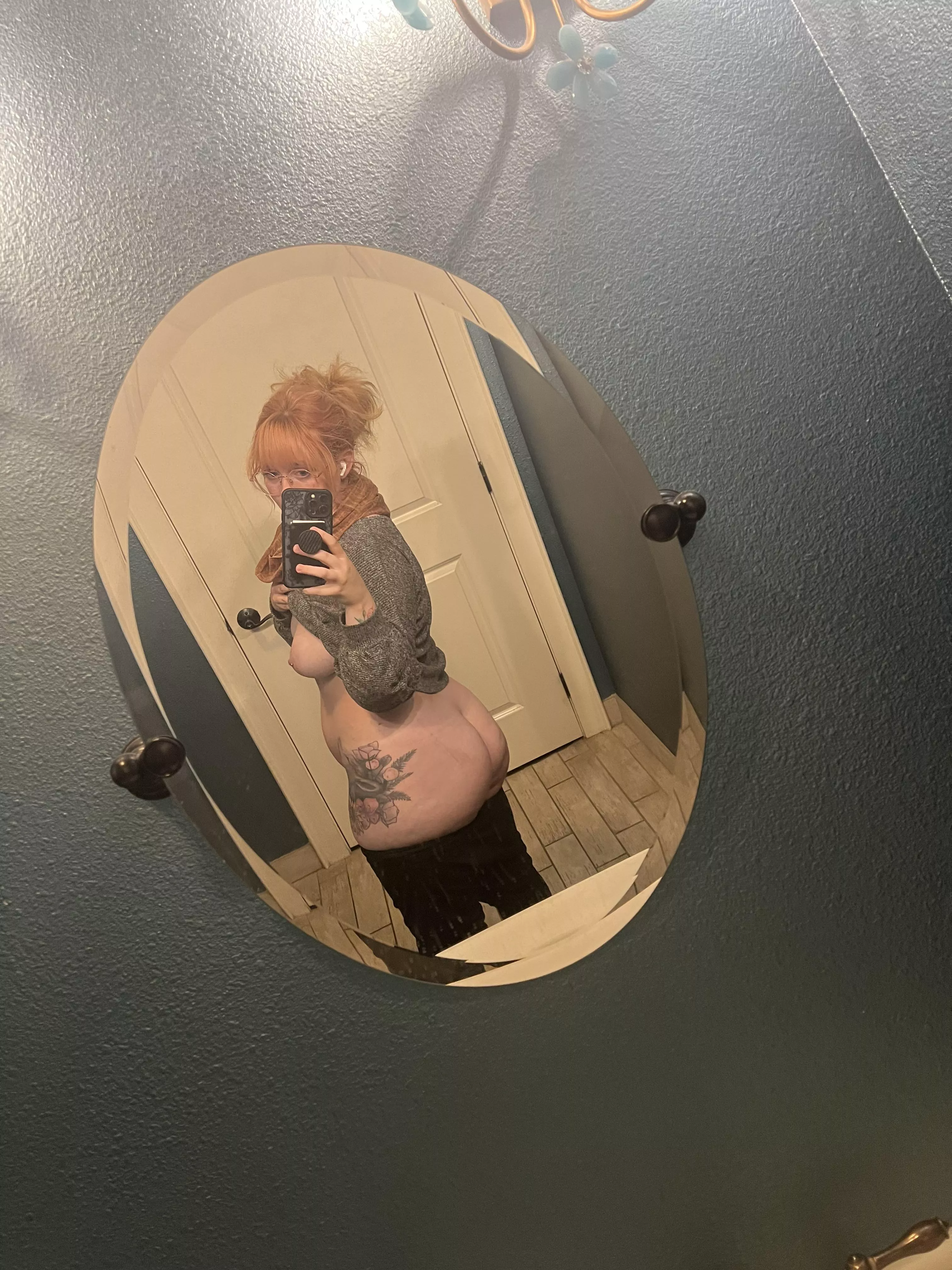 Meet me in private 🫣 posted by Glitteringworm78