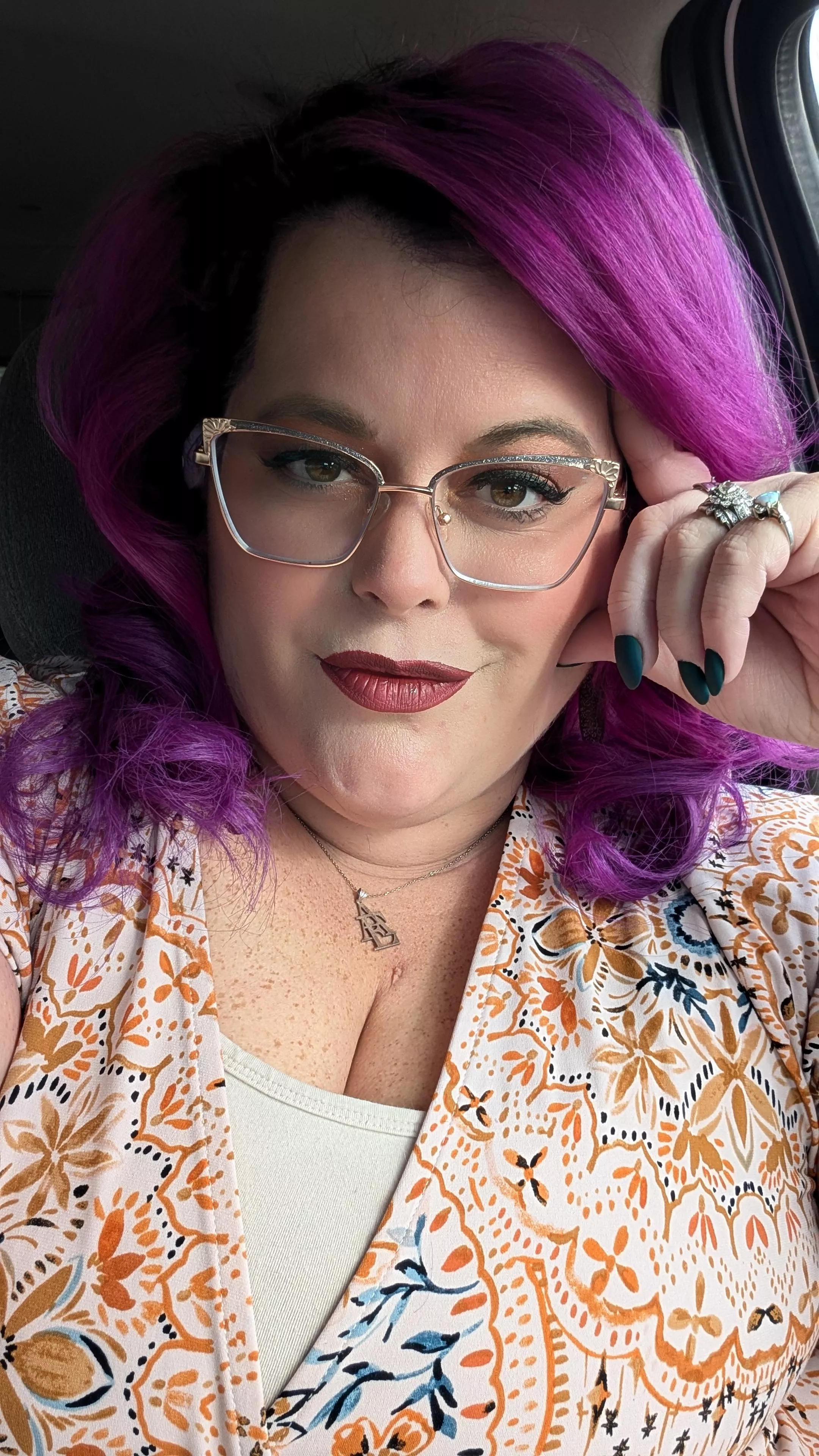 New hair who dis? 😜 posted by noseyhistorian