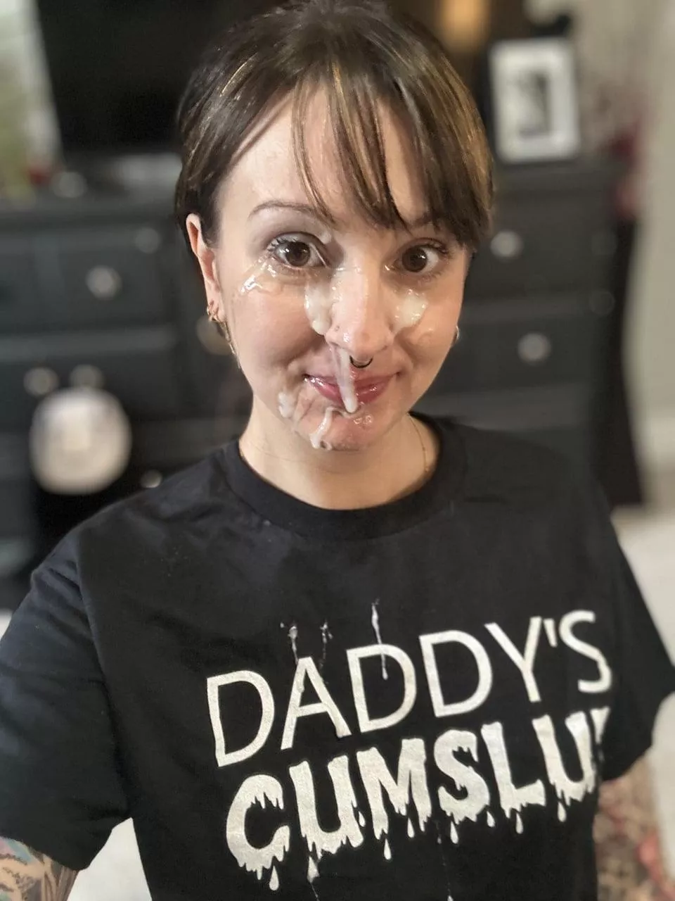 Providing a demonstration of the shirt 😇  posted by wittlemousey