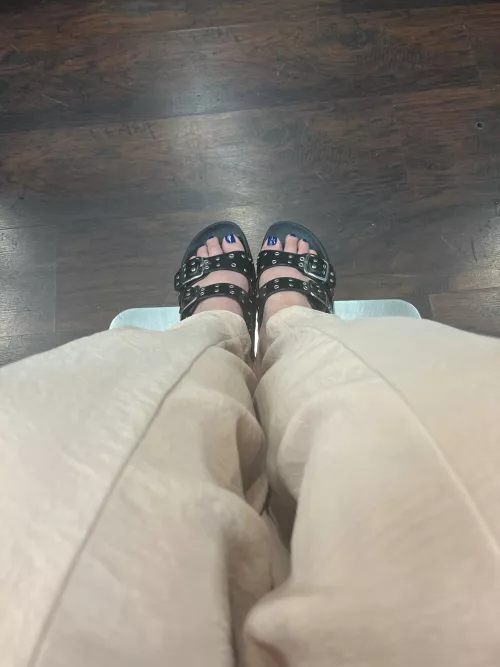 Sit at my feet while I get my hair done.  by SwuirtingFist