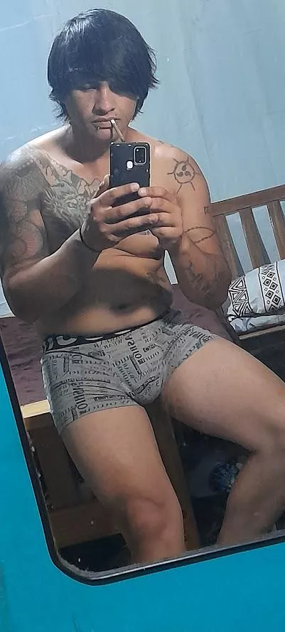 smooking and chill  posted by inkboyy50