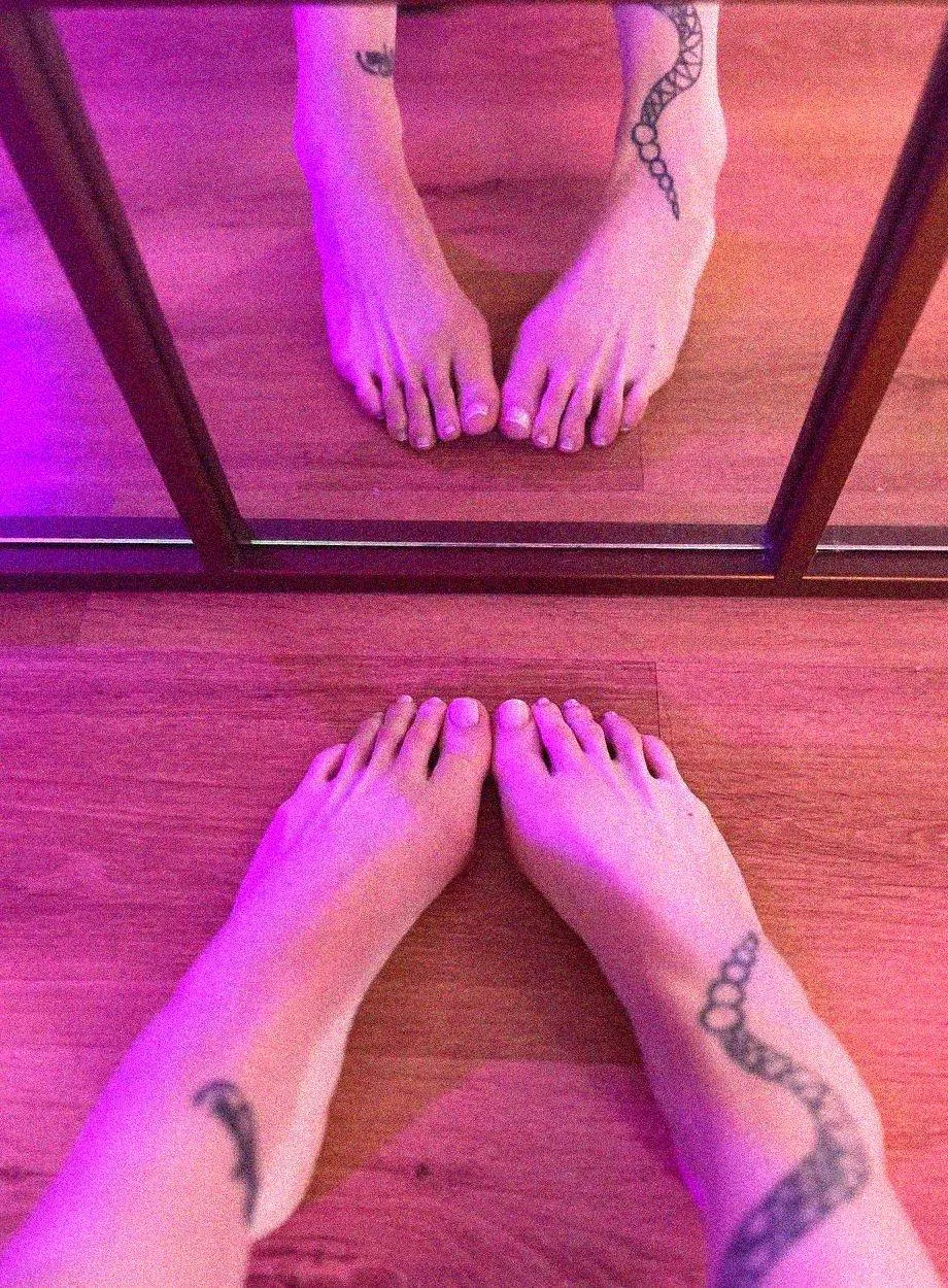 Thanks to the mirror, there are twice as many of my sweet toes posted by tinaleecomet