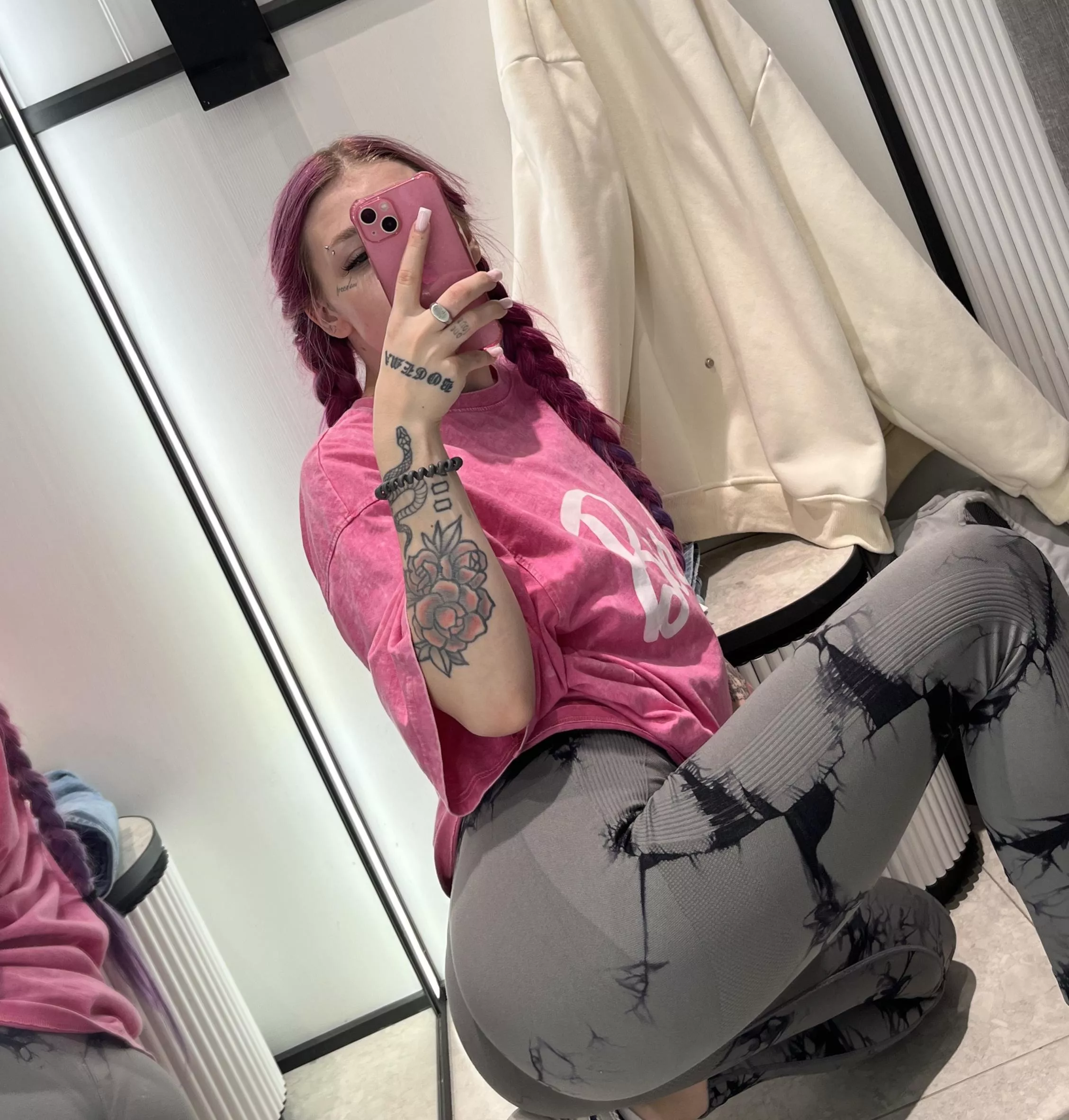 these leggings look great on my butt posted by StrawberryJoyy
