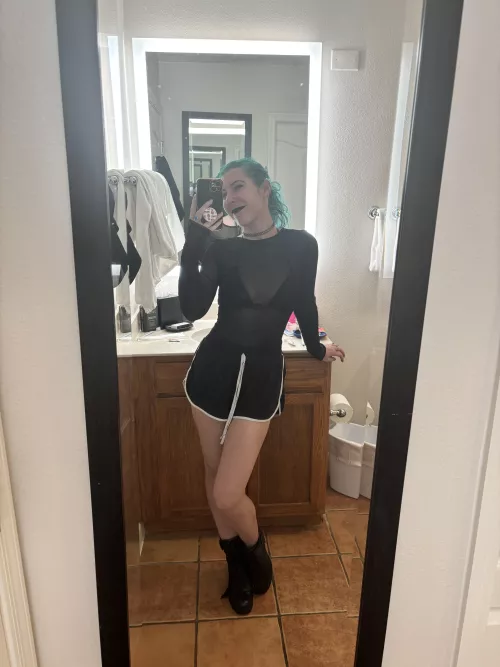 Tight little fit by sirenskiss3