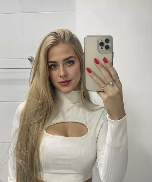 Trouble looks this good. by CelestialMudit