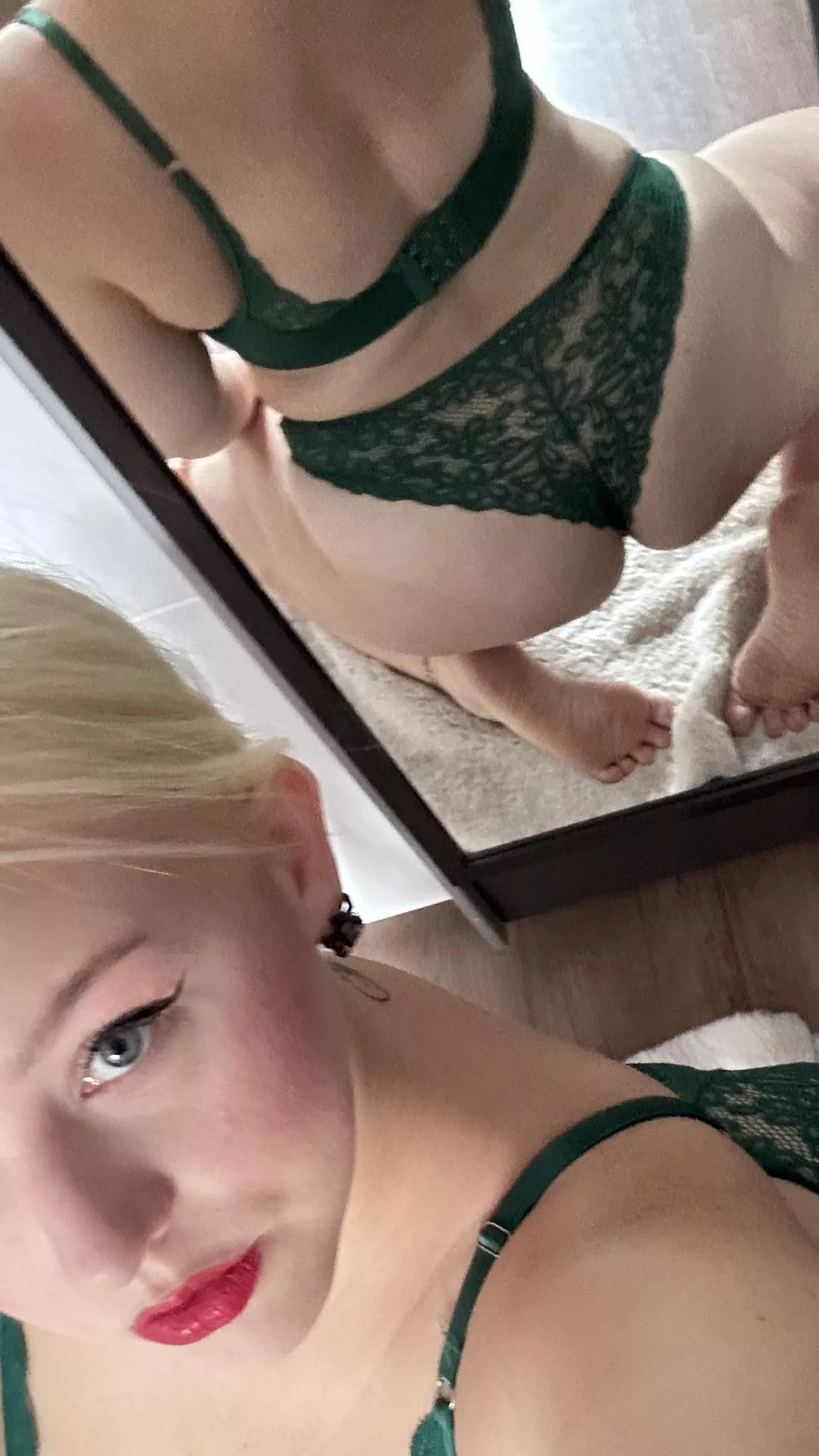 Who loves to eat peaches. posted by sweetlillyy