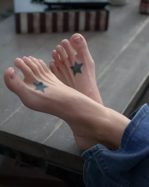 Would you mind if I sat like this next to you😘 by kaceyscutefeet