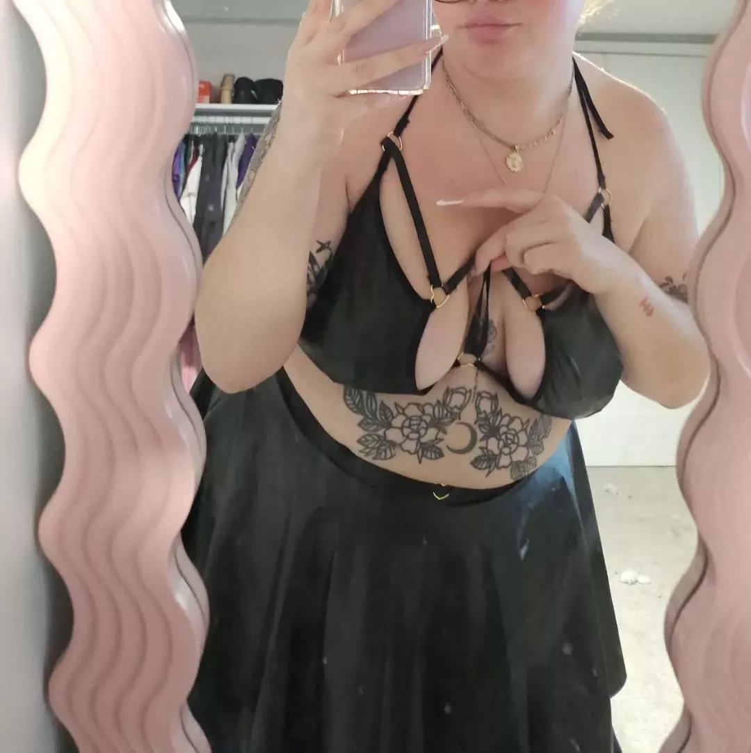 Your [F]av nightmare has arrived 🥰 posted by Used-Reward8882