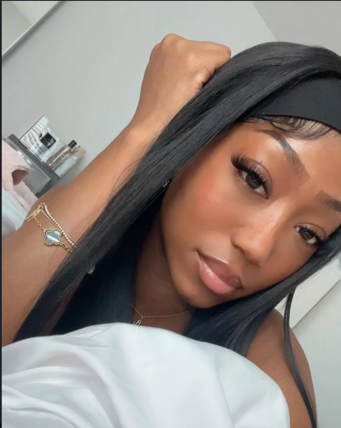 Your worth is measured by what you give. Pay your tribute, and prove your devotion. 💸 posted by Yourlovvver