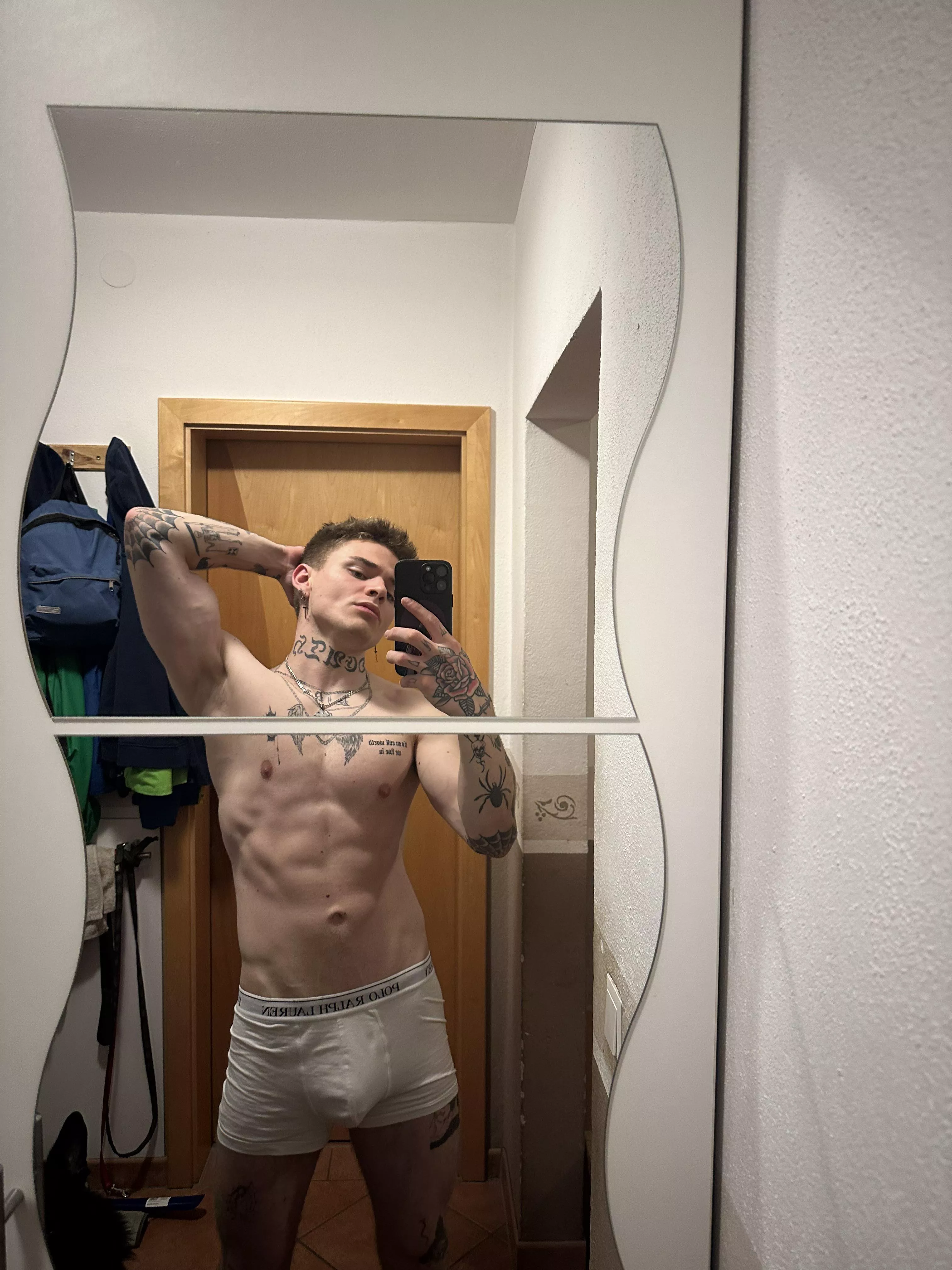 [20] am i hot ? be honest please  posted by imraezify