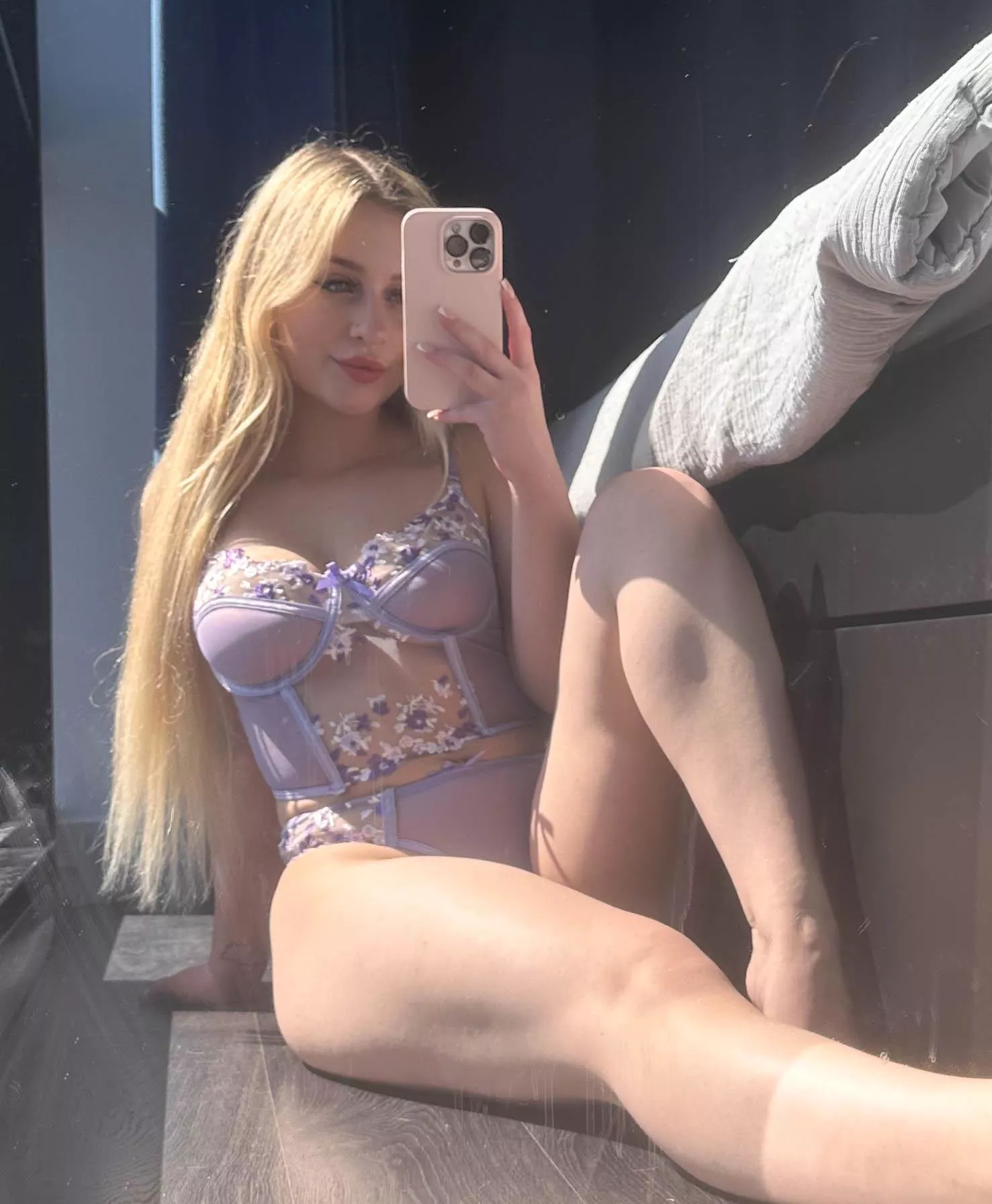 21 [F4M] I wanna get filled tonight in this very same position where I can see us completely on the mirror posted by Remote_Radish_3968