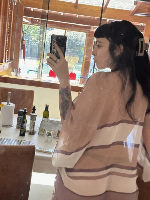 23F single and ready for a chill evening, who wants to join me? by queenie_ivy