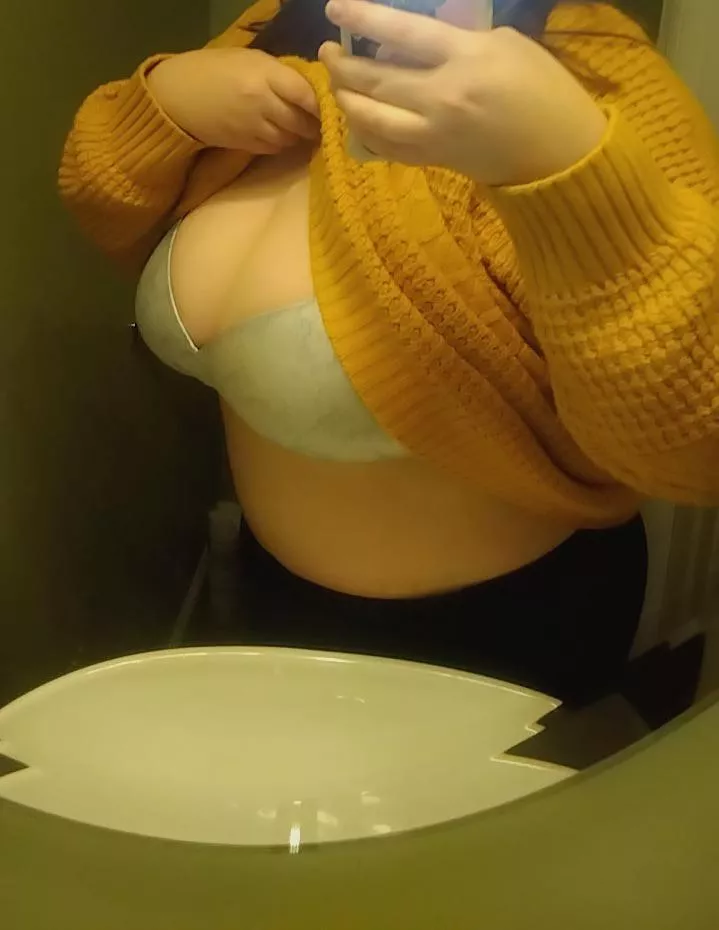 24 [F4M] #pittsburgh - Mommy kink anyone?  posted by gremborxstevie