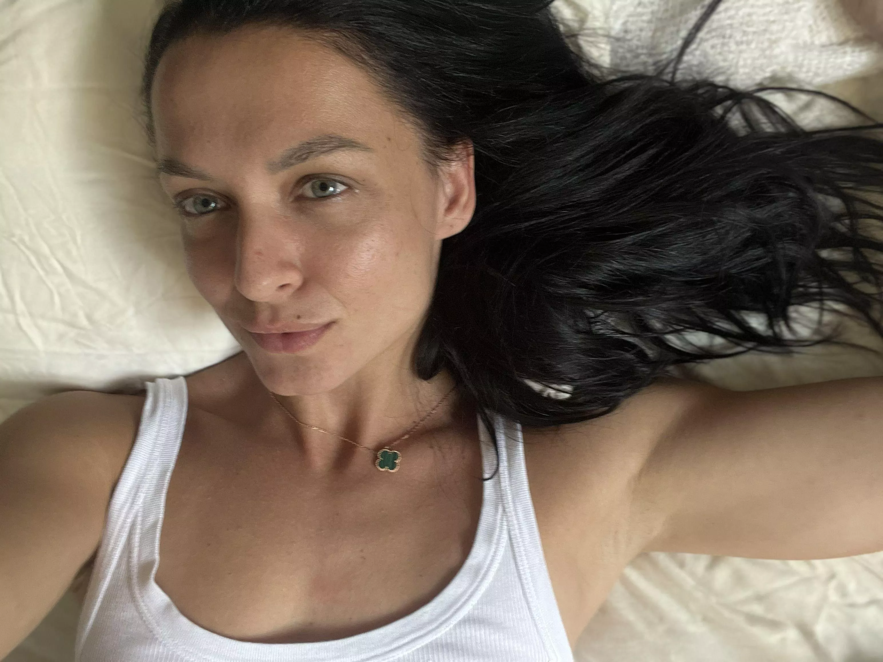 31, no makeup, and all smiles—how’s this natural look posted by Lovely_Anna93
