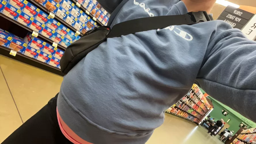 34 weeks at the grocery  by littlesadiespade
