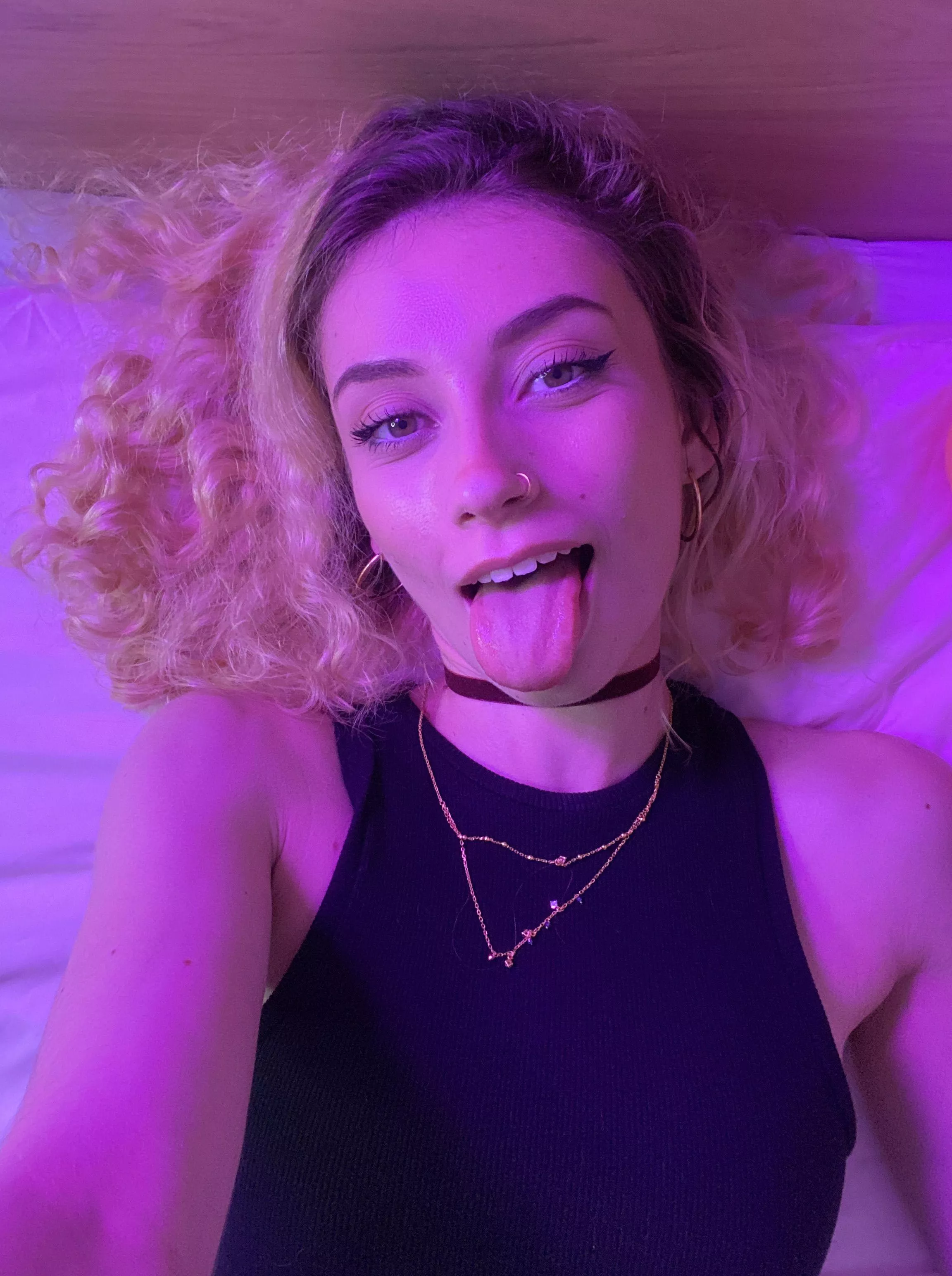 A glance, a smile, and that tongue that makes you melt posted by sianamour