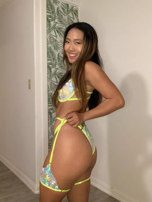 A slut with a high standard. Can you make me cum?  by SunkissedMia