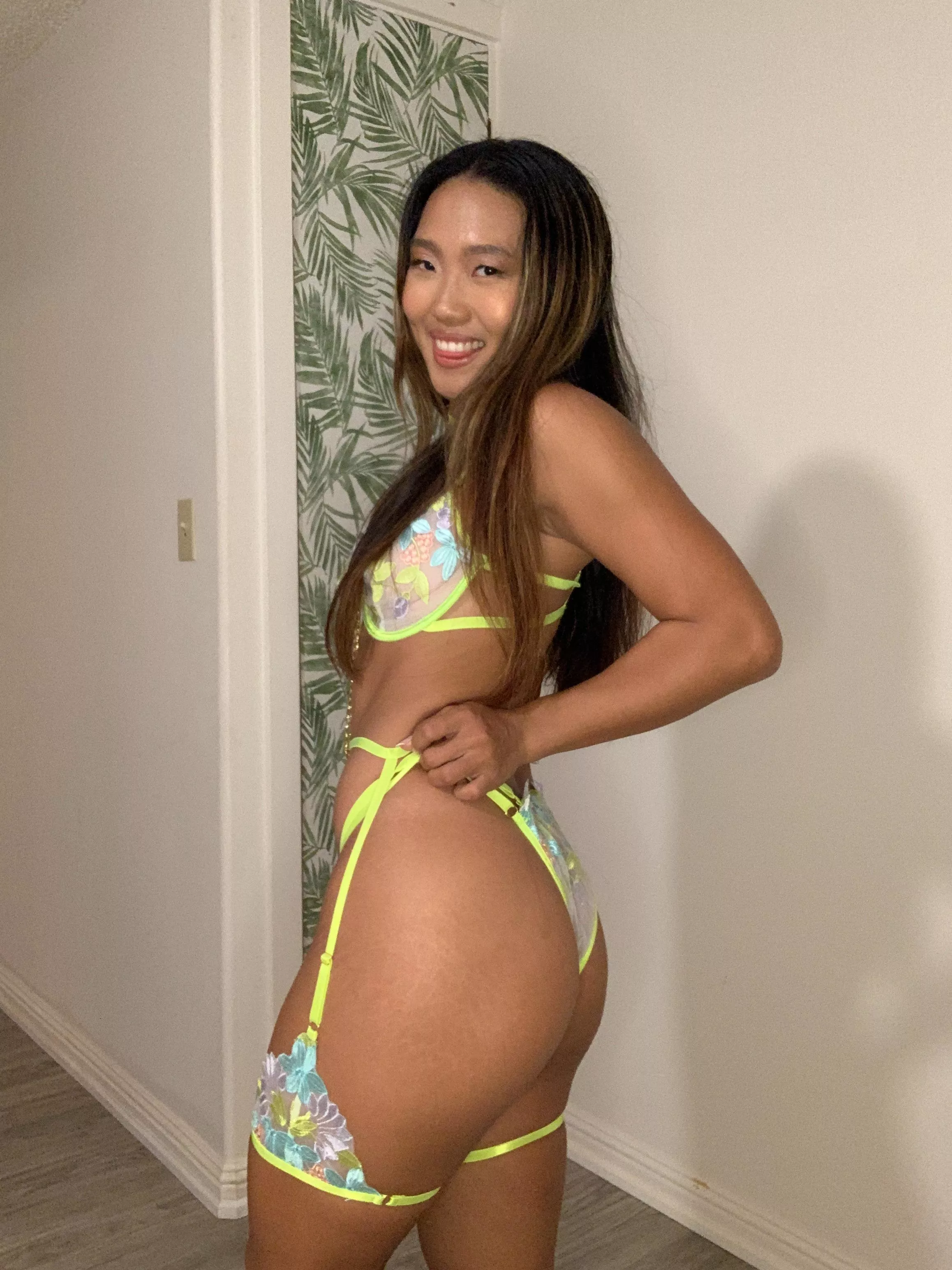 A slut with a high standard. Can you make me cum?  posted by SunkissedMia