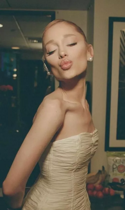 Ariana Grande by Fanrpfr