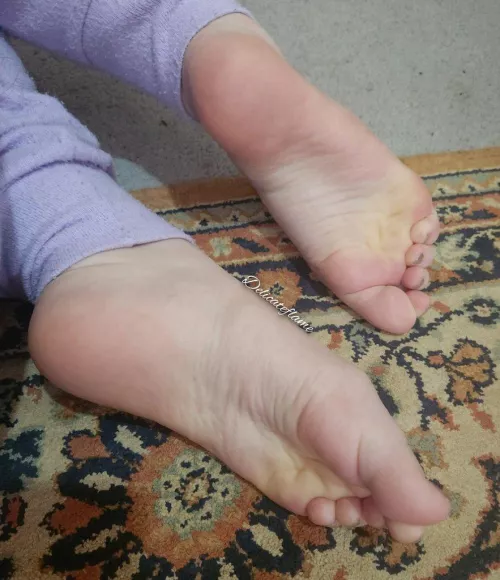 Don't stop staring at my feet  by Delicateflame