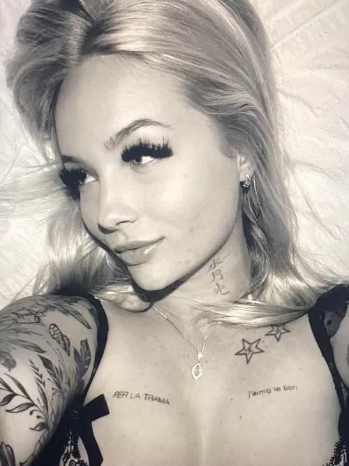 F23 just a bored blondie, wanna distract me right now babe? (Scotland) x by snattlechells