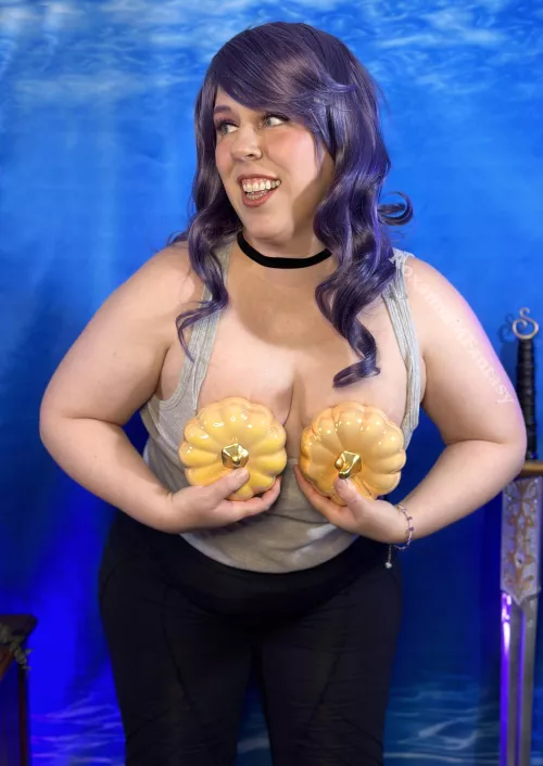 Get a glimpse of Abigail's golden pumpkins (Roxanna Meta) [Stardew Valley] [OC] by RoxannaMFantasy