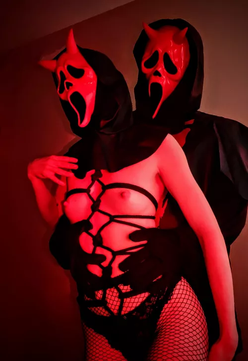 Having way too much fun with our spooky shibari sess 🖤🔪 by BabyMunster666