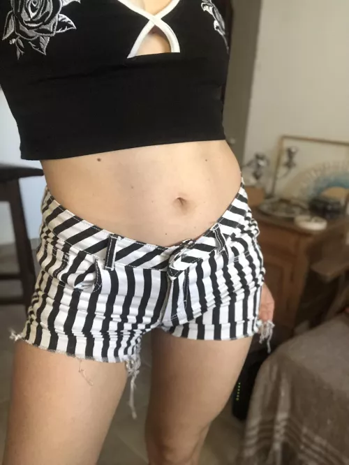 How would you play with my navel?  by _Magdalena_0