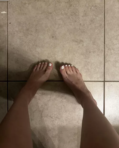 I always prefer to be barefoot ☺️ by xhorchataspicex