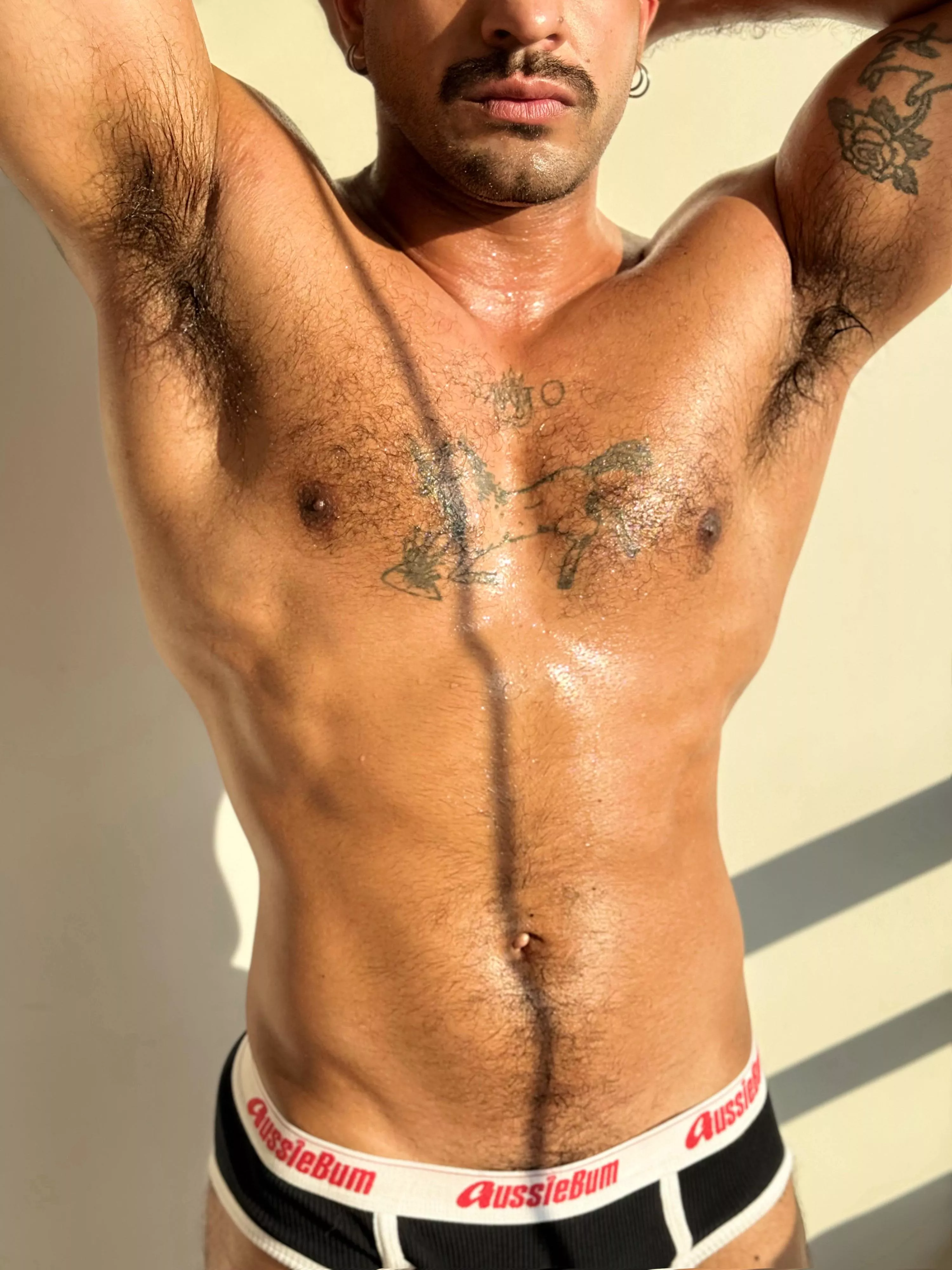 I sweat easily, even more with this heat. Anyone to smell and lick? posted by settimiopapi