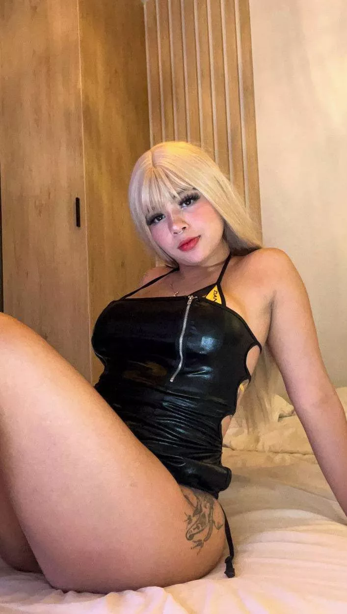 I want a huge age gap papi  posted by chicxgoddess