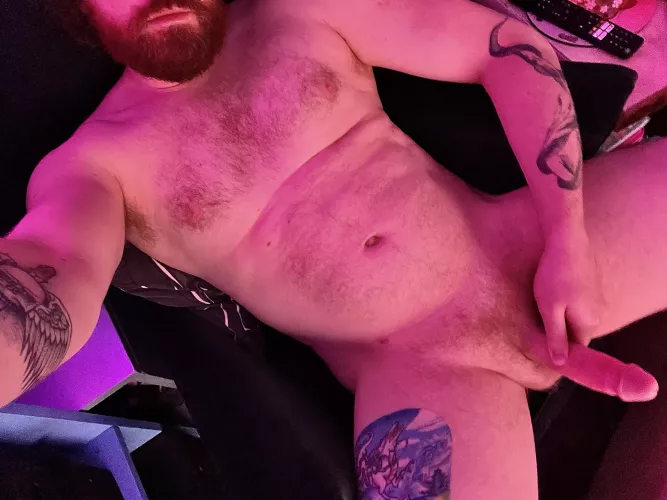 If he looks like he gives good hugs, odds are he’d also rearrange your insides  by papiginge