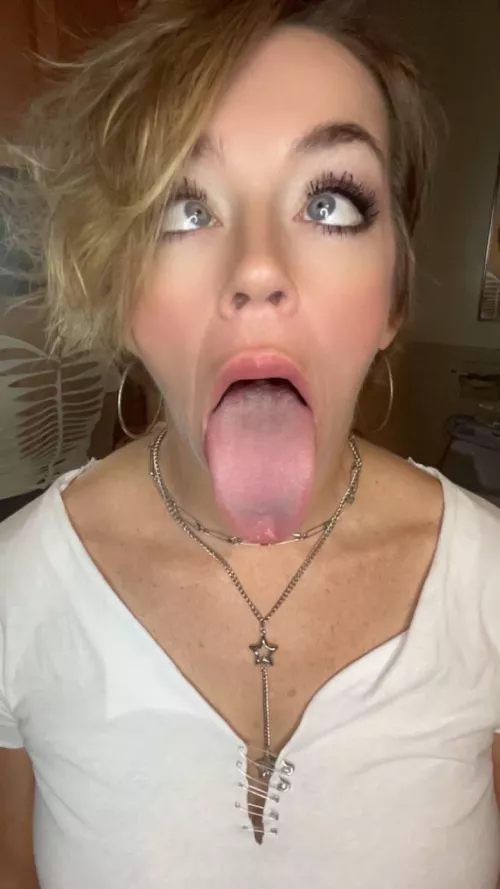 il hold these eyes for as long as you want by SashaSins555