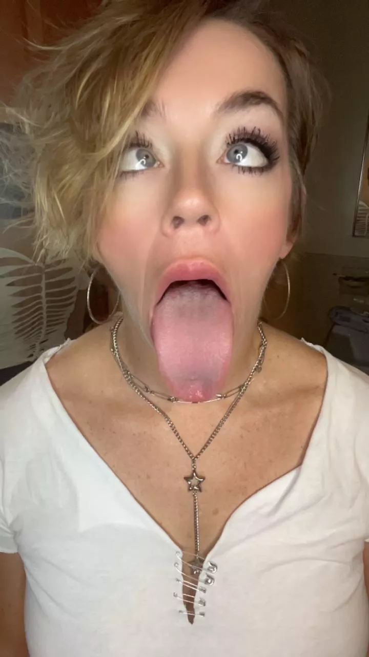 il hold these eyes for as long as you want posted by SashaSins555