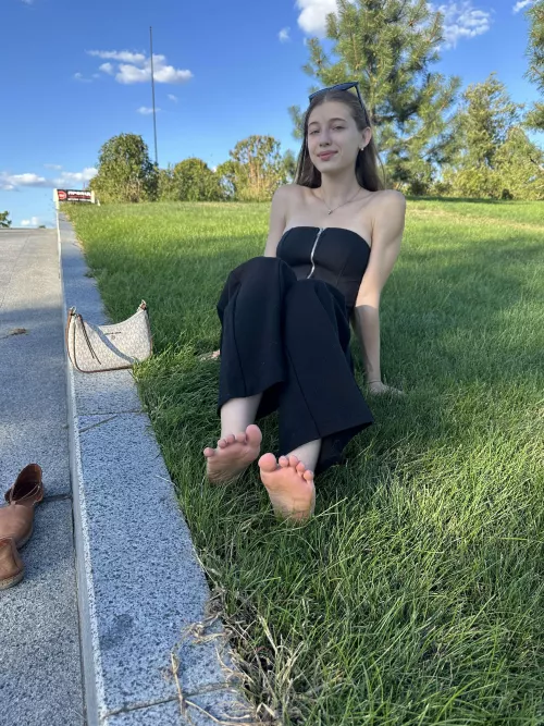 Im going to tell your wife that you love my feet by KatherineinaFluffy