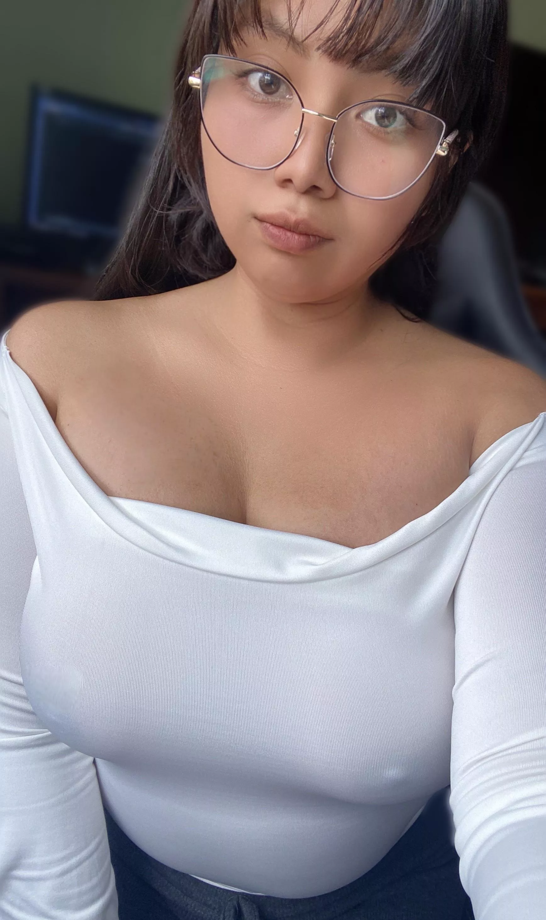 Mmm i have to figure out why my boss doesn’t pay attention when i talk to him posted by SexyAzucena