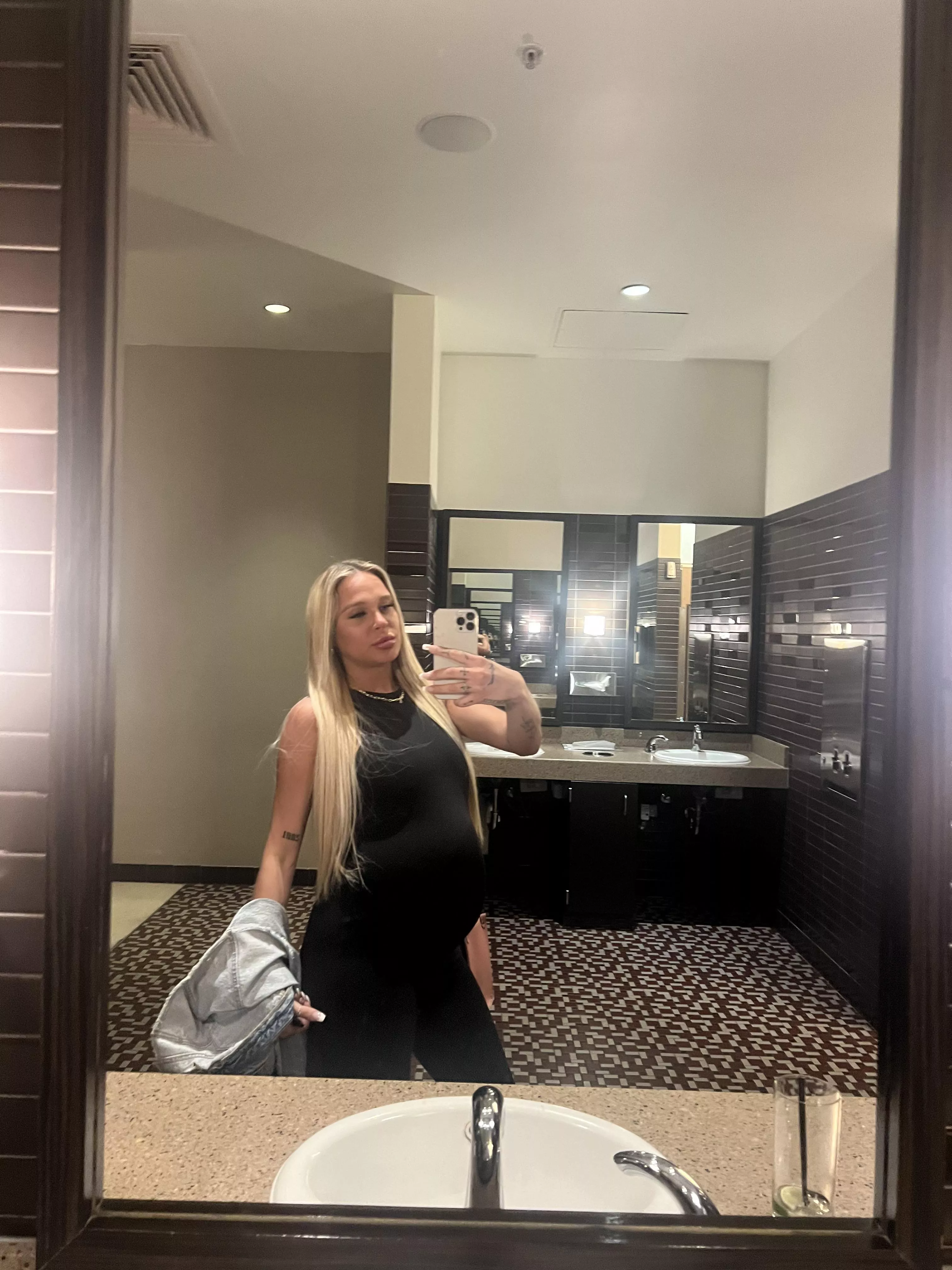 mommy’s night out posted by pregnantprincessxx