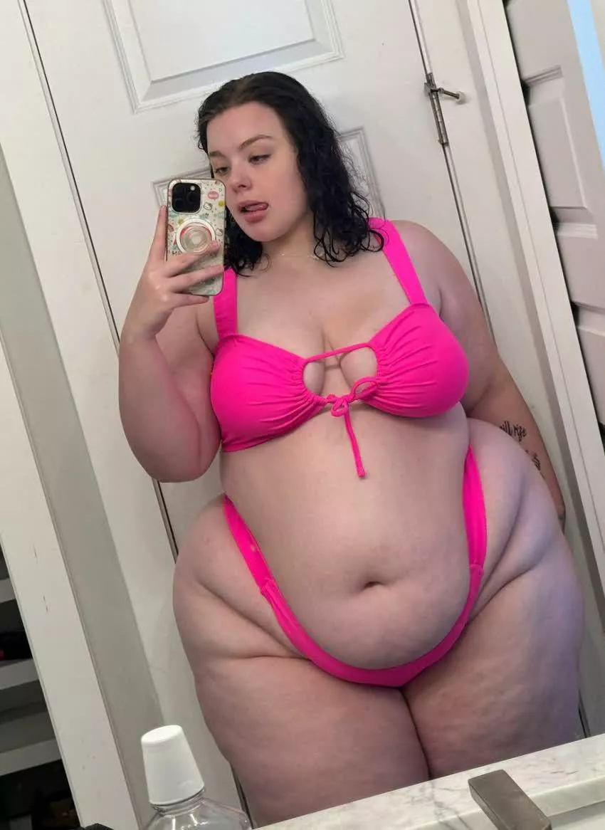 More curves than you can handle 😋 posted by Snowangelcake