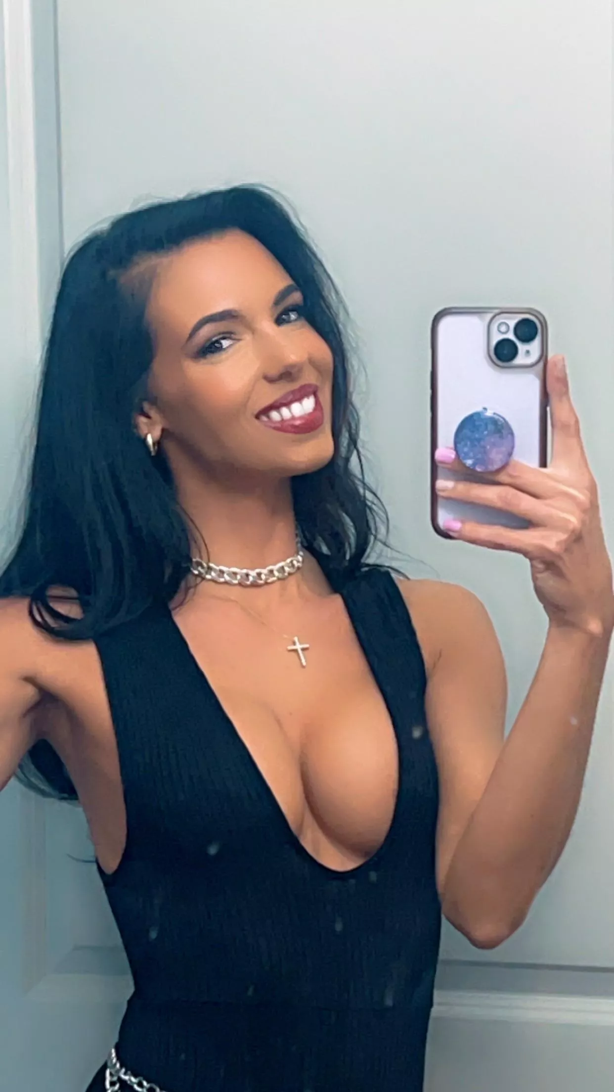 On my way out the door 😘👋🏼 posted by thesweetestebaby