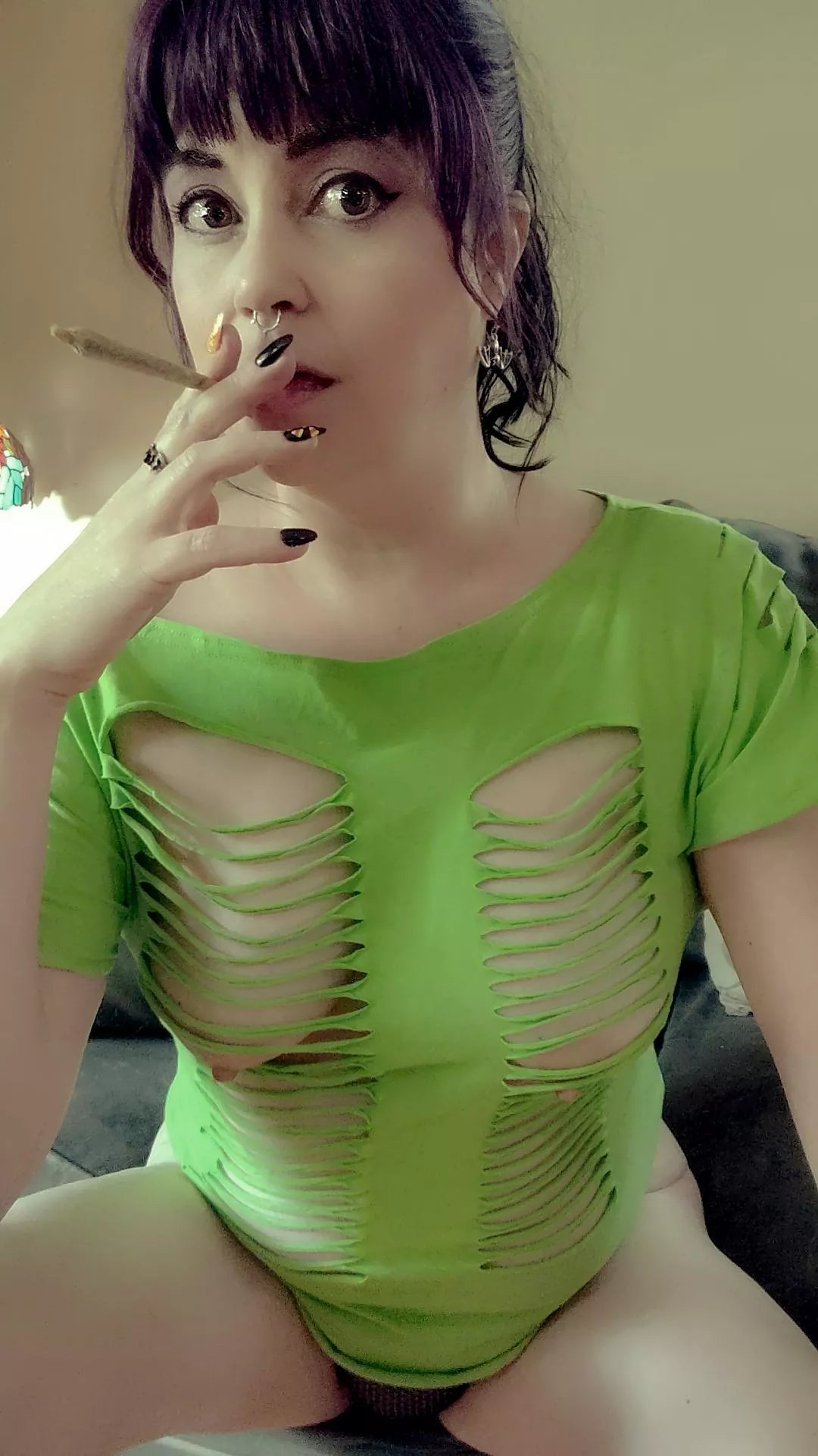 Putting it to my lips (f) posted by a_badflower