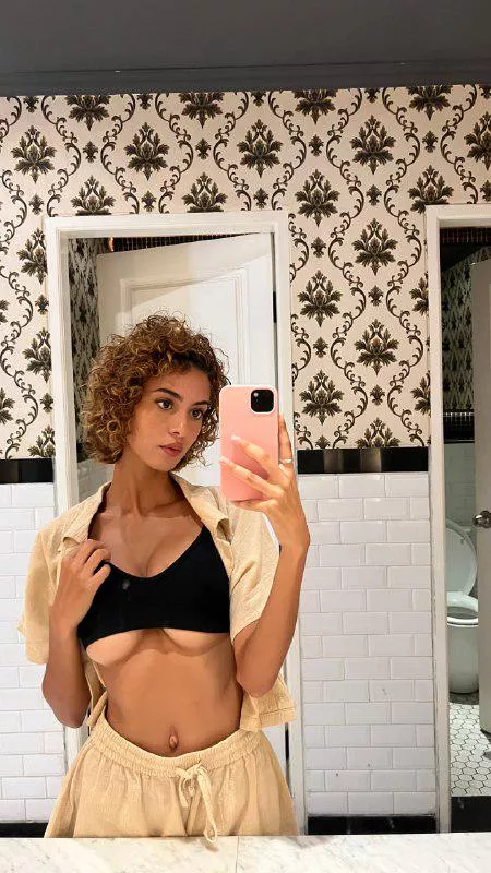 Reflections don’t lie, feeling flawless. posted by ritafaez