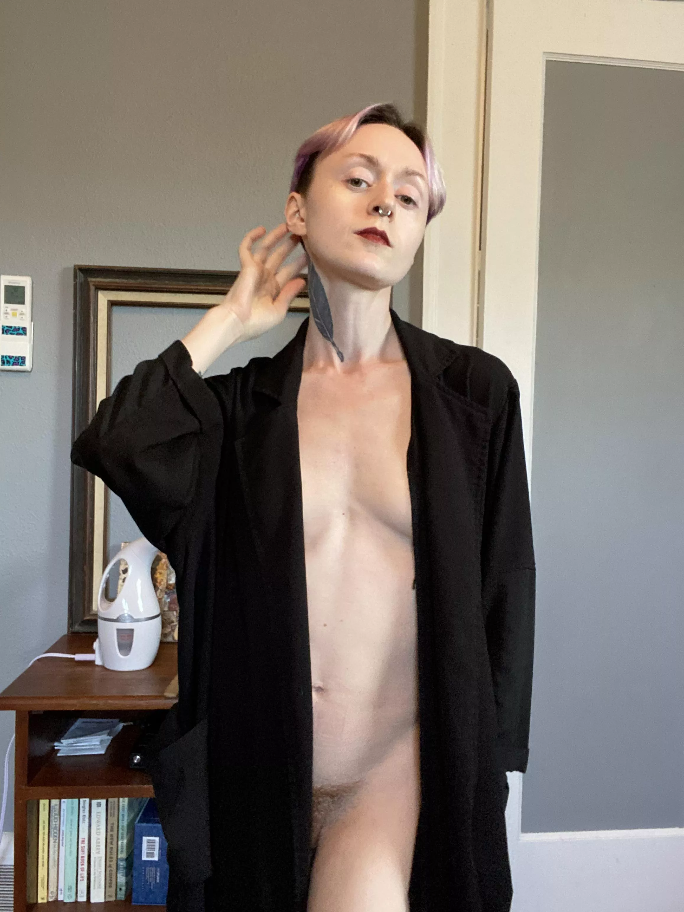 Sauntering into the room like posted by quill_la_petite