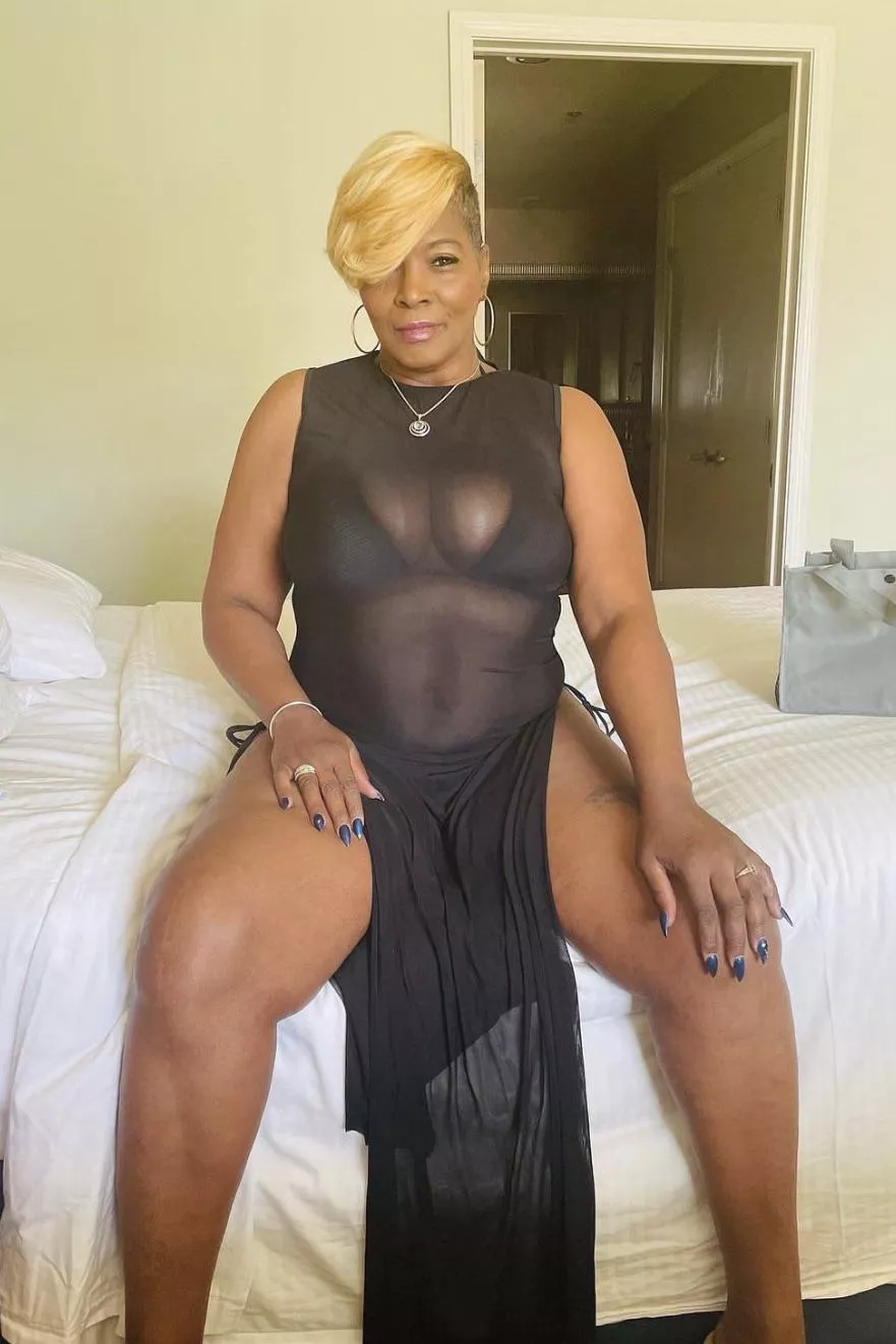 Sexy MILF Sherry from East New York Brooklyn  posted by BKLYN_OG_60